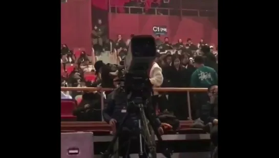 180107 Somi, Twice's Jihyo, Dahyun, Nayeon and Dreamcatcher's Dami at GFriend's concert