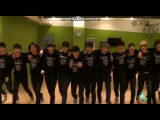 131008 SEVENTEEN dancing to IT'S ME (Kahi's New Song)