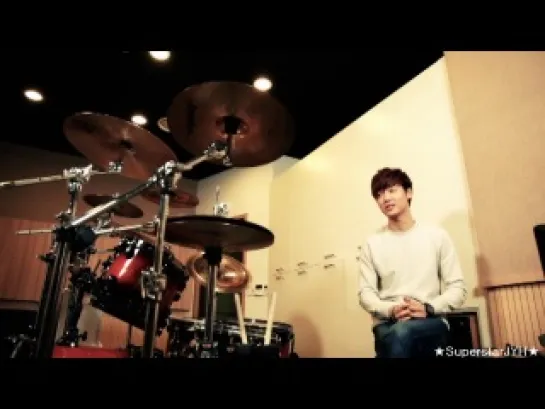 CNBLUE WORLD TOUR 'BLUE MOON' MAKING BOOK Interview (short ver.)