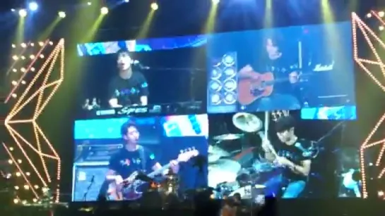 CNBLUE Come together live in BKK160116 Hold My Hand Ending