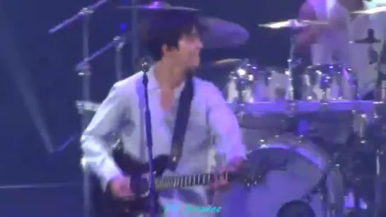 151203 CNBLUE Be a Supernova Live in Budokan - Lady (정용화 Yonghwa focus)