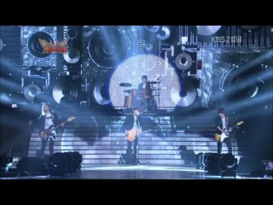 120706 CNBLUE Music Bank in HK (I'm a loner, LOVE, Hey You)