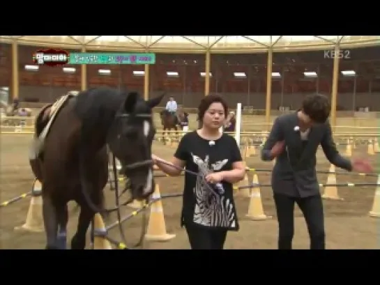 130721 Jungshin with His Mom in Mamma Mia (1)