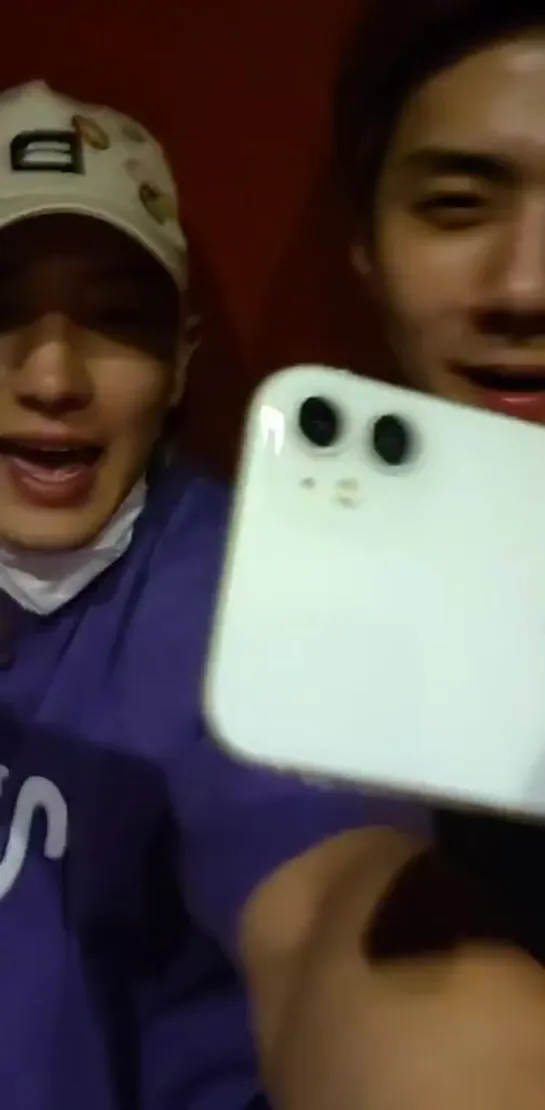 200703 EXO's  Chanyeol Instagram Live