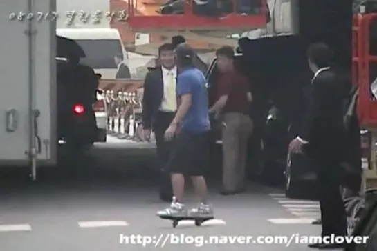 [Fancam] Yunho and his skateboard