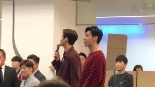 15.04.2018 - Юнхо на автограф-сессии TVXQ в COEX