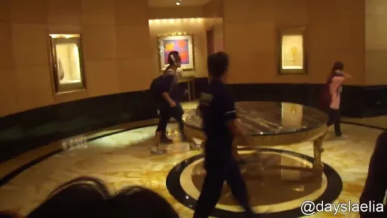 Fancam_Hotel_120922_TVXQ Yunho leaving Mulia Hotel Jakarta