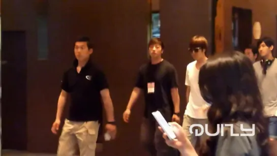 Fancam_Hotel_120608_DBSK left hotel to rehearsal