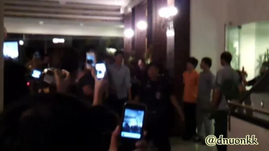 Fancam_Hotel_120208_Yunho  Changmin back from Shooting Picture @ Royal Cliff Grand Pool