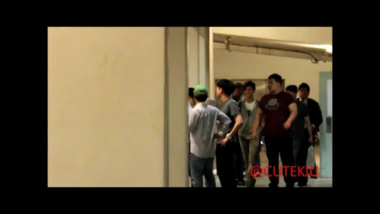 Fancam_Hotel_120406_TVXQ at Centara Grand hotel