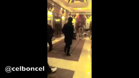 Fancam_Hotel_111124_Yunho being cool xD _ back to the hotel in Vegas