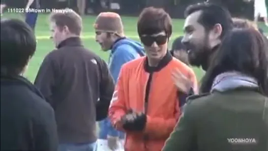 Fancam_Event_111022 Kyuhyun, Yunho etc. at Central Park (New York)