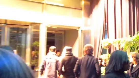 Fancam_Hotel_111022_Yunho and Changmin entering hotel