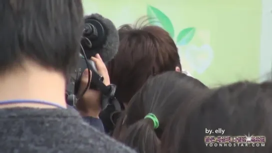 Fancam_Making_110425 Yunho hug Lucky Fan @MBC 50th Anniversary New Life to Children Event