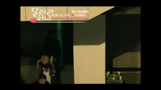 Fancam_Stalk_101212 Stalking Yunho after Goong