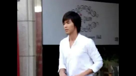 Fancam_Stalk_090810 Yunho came out from salon