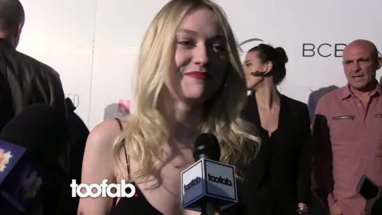 Dakota Fanning Reacts to Her Father's Hot Dad Buzz