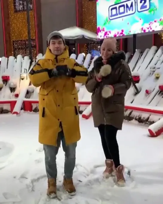 Оля и Дима рады первому снегу ❄️