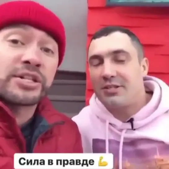 Черкасов и Мокроусов 😂😂😂 Денис, моргни, если Андрей тебя пытает)))