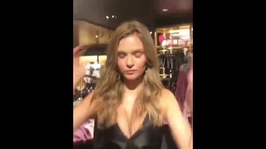 Жозефин на открытие магазина Victoria’s Secret в Гонконге