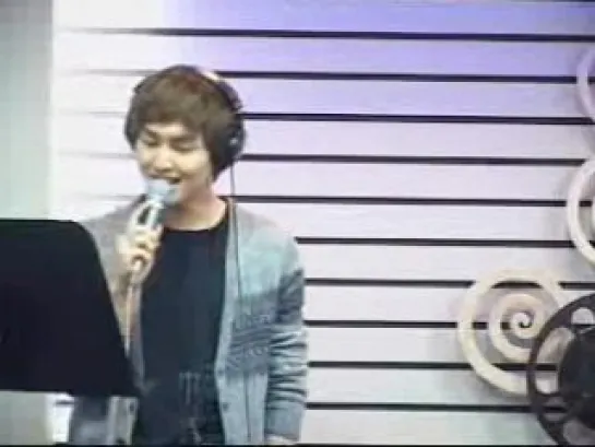 Onew - How Deep Is Your Love @ Radio