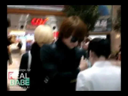 111123 SHINee @ Gimpo Airport on the way to Japan [FC]