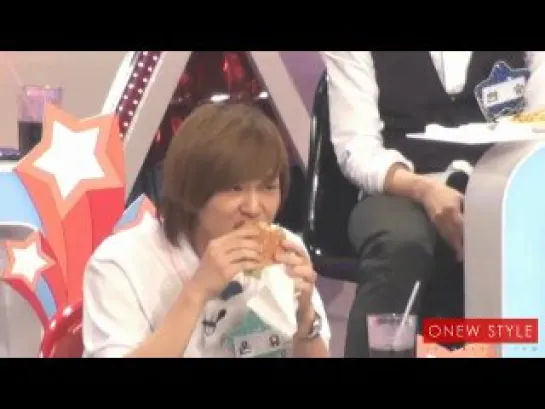 100823 Onew eating @ SGB Recording [FC]