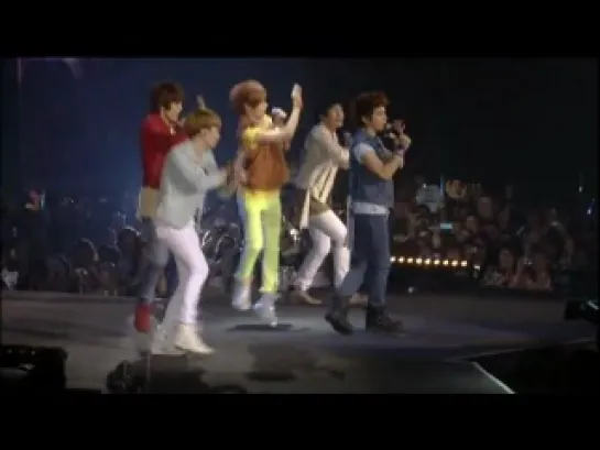 110610 SHINee - Replay @ SM Town in Paris