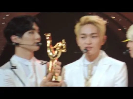 160114 [Fancam] Onew sangtae @ Golden Disk Awards