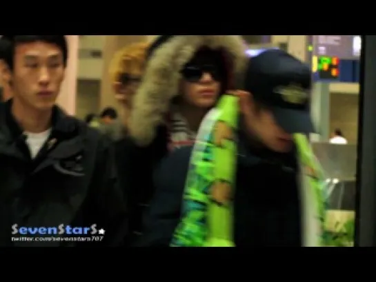 091212 SHINee at Incheon Airport back from Singapore