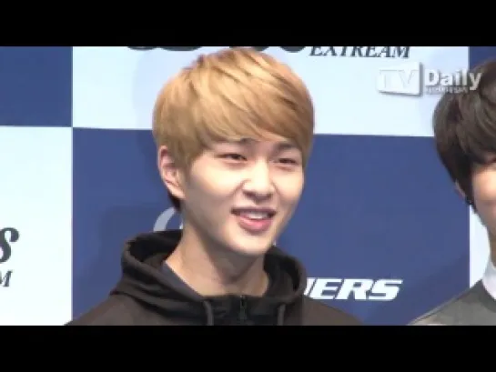 260214 Skechers Fansign #2