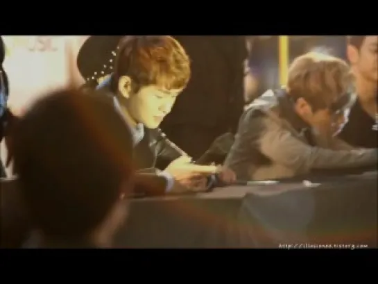 280213[Fancam3] Onew & Taemin focus @ "Dream Girl" Fansign Event