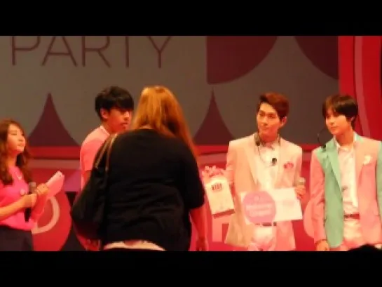 270813 [FC] Talk (Onew focus) @ Etude Pink Play Party in Singapore