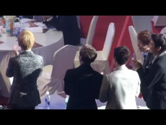 [FC] 310113 SHINee playing with their hands @ Seoul music Awards