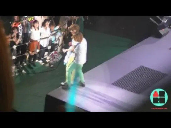 13.05.12 ОнТэ обнимашки @ Japan Arena Tour Kobe [FANCAM]