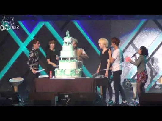 250513 SHINee & their giant cake @ 5th Anniversary Party