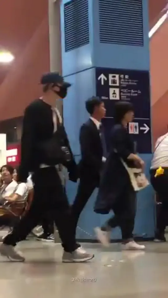 [VK][190902] MONSTA X fancam (Wonho focus) @ Kansai Airport