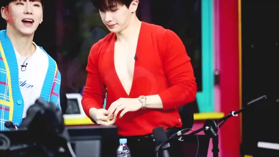 [VK][190320] MONSTA X fancam - Fallin' (Wonho focus) @ tvN 'Show! Audio Jockey'