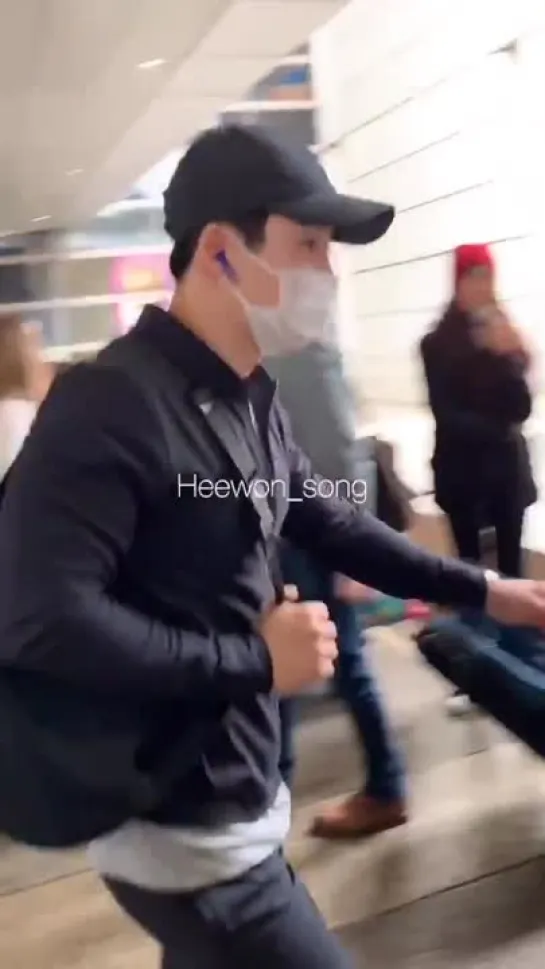 [VK][181129] MONSTA X fancam (Wonho focus) @ Los Angeles Airport