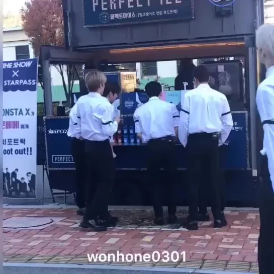 [VK][181030] MONSTA X fancam (Wonho focus) @ Break during The Show