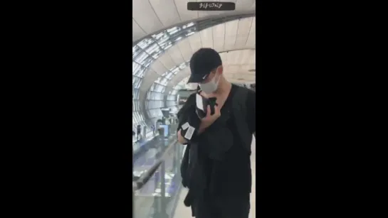 [VK][181001] MONSTA X fancam (Wonho focus) @ Suvarnabhumi Airport