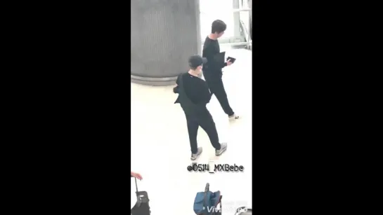 [VK][181001] MONSTA X fancam (Wonho focus) @ Suvarnabhumi Airport