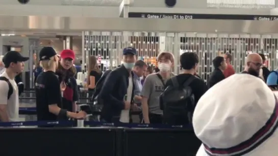 [VK][180730] MONSTA X fancam @ Houston Airport