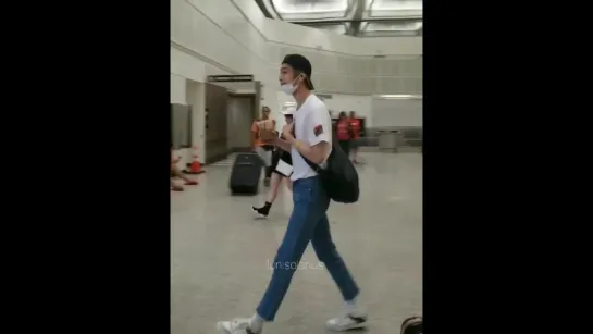 [VK][180728] MONSTA X fancam @ Houston Airport