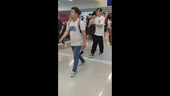 [VK][180726] MONSTA X fancam @ Dallas-Fort Worth Airport