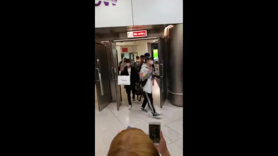 [VK][180616] MONSTA X @ Heathrow Airport