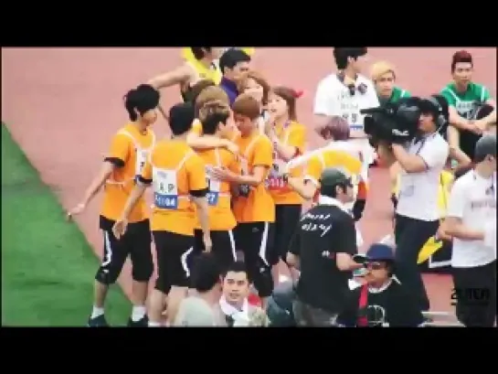 Fancam 120710 Teen top celebrates niel's win