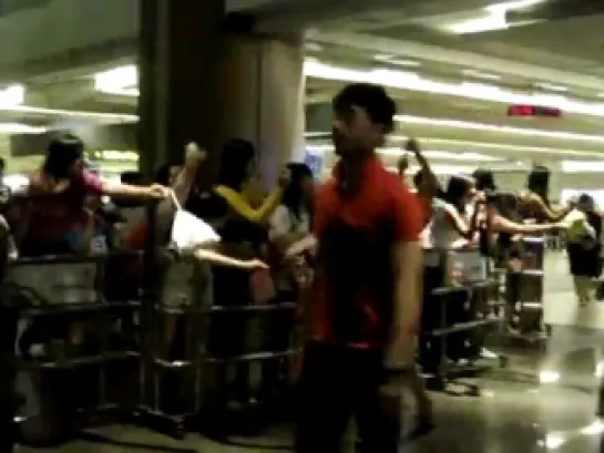 [FANCAM] TEEN TOP CHUNJI EXITING CHANGI AIRPORT 111124