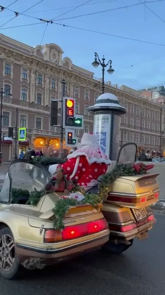 На улицах Петербурга были замечены Дедушки Морозы на мотоциклах