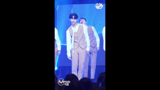 180614 Wanna One - Light (FanCam Jinyoung) @ M!Countdown